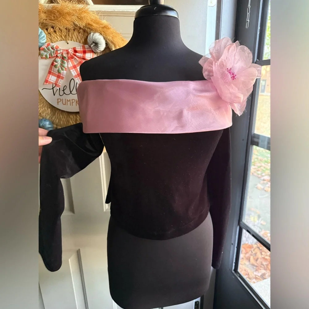 Vintage 90s Cachet black velvet off-the-shoulder pink organza flower top, size - Picture 2 of 9